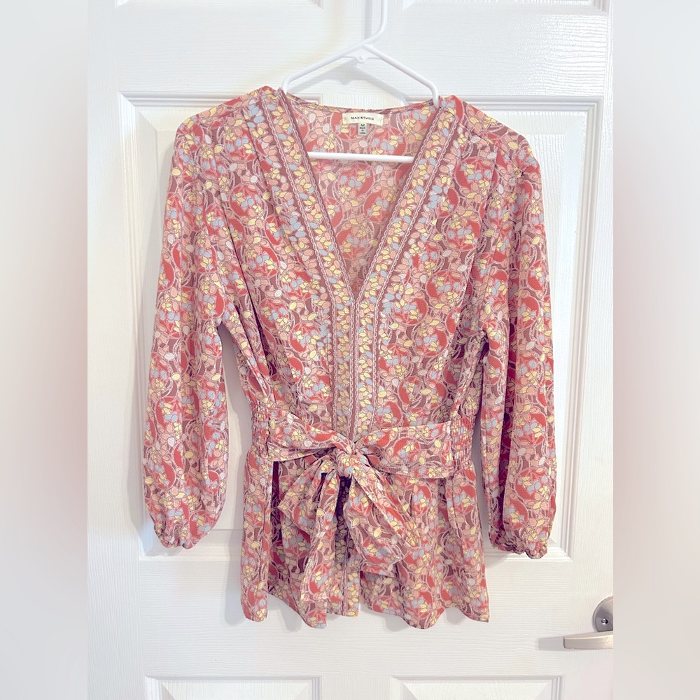 Lovely mauve floral blouse by Max Studio. Size M